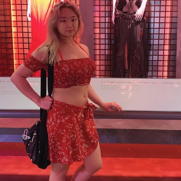 Red floral crop top and skirt set - Picture 4 of 4